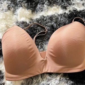 Skims Wireless Form Demi Bra